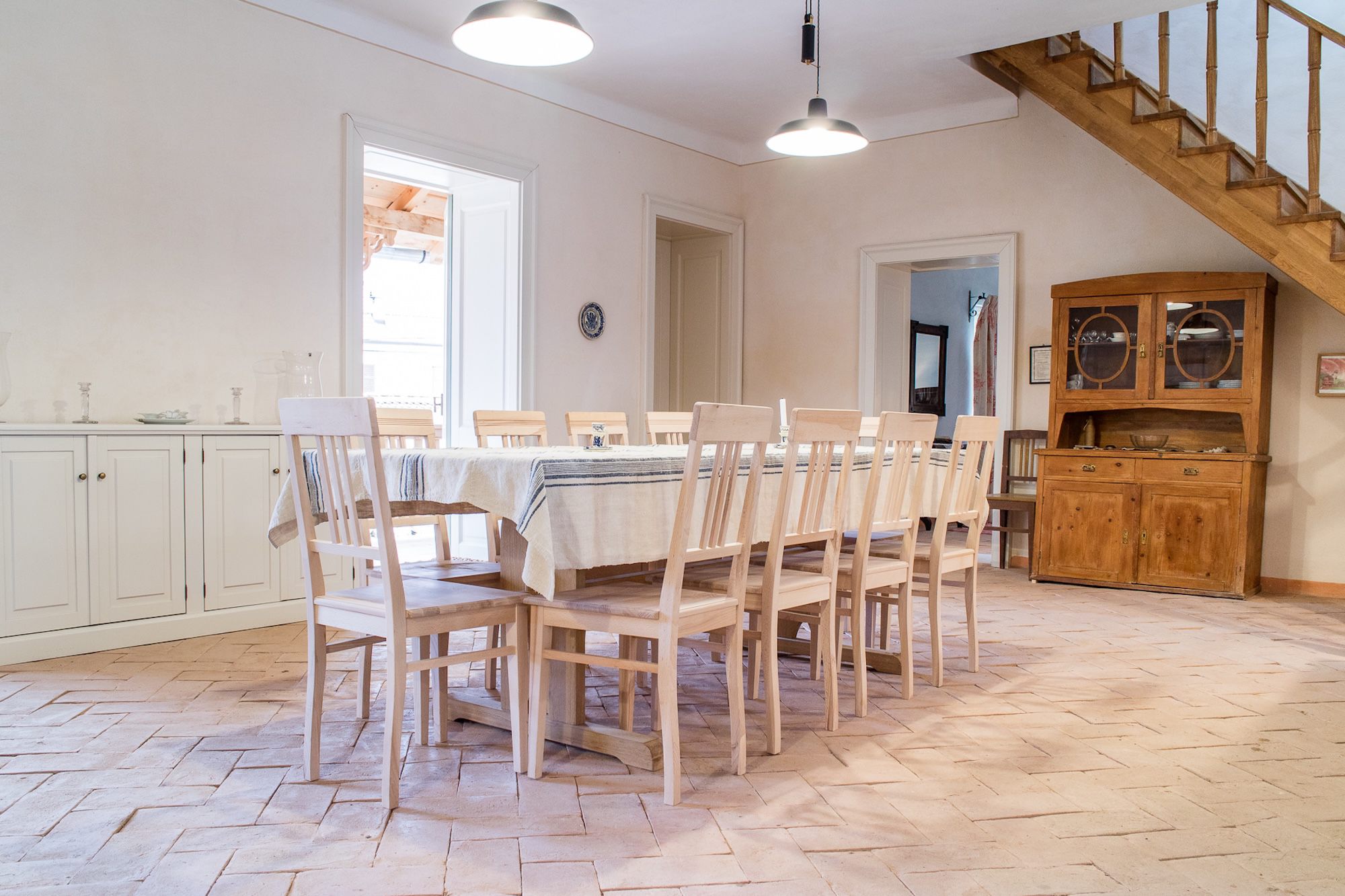 Rustic kitchen, perfect for spending an evening with a glass of white wine, part of our guided cycling adventure 📸 by MET - Mihai Eminescu Trust