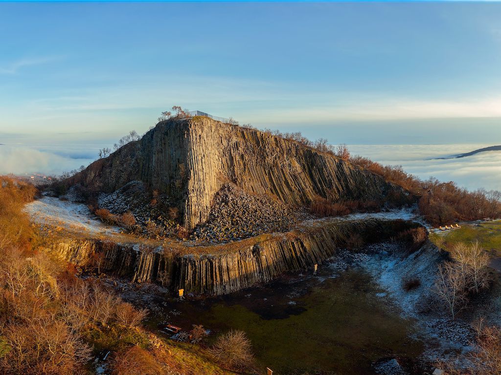 The basalt columns of the Hegyestű towering over the Káli basin.