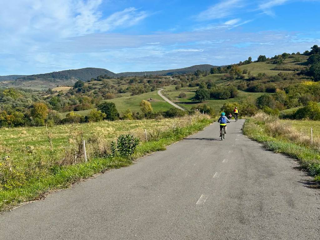 Cyclists on the rolling roads between Cloașterf and Saschiz, on the Via Transilvanica.