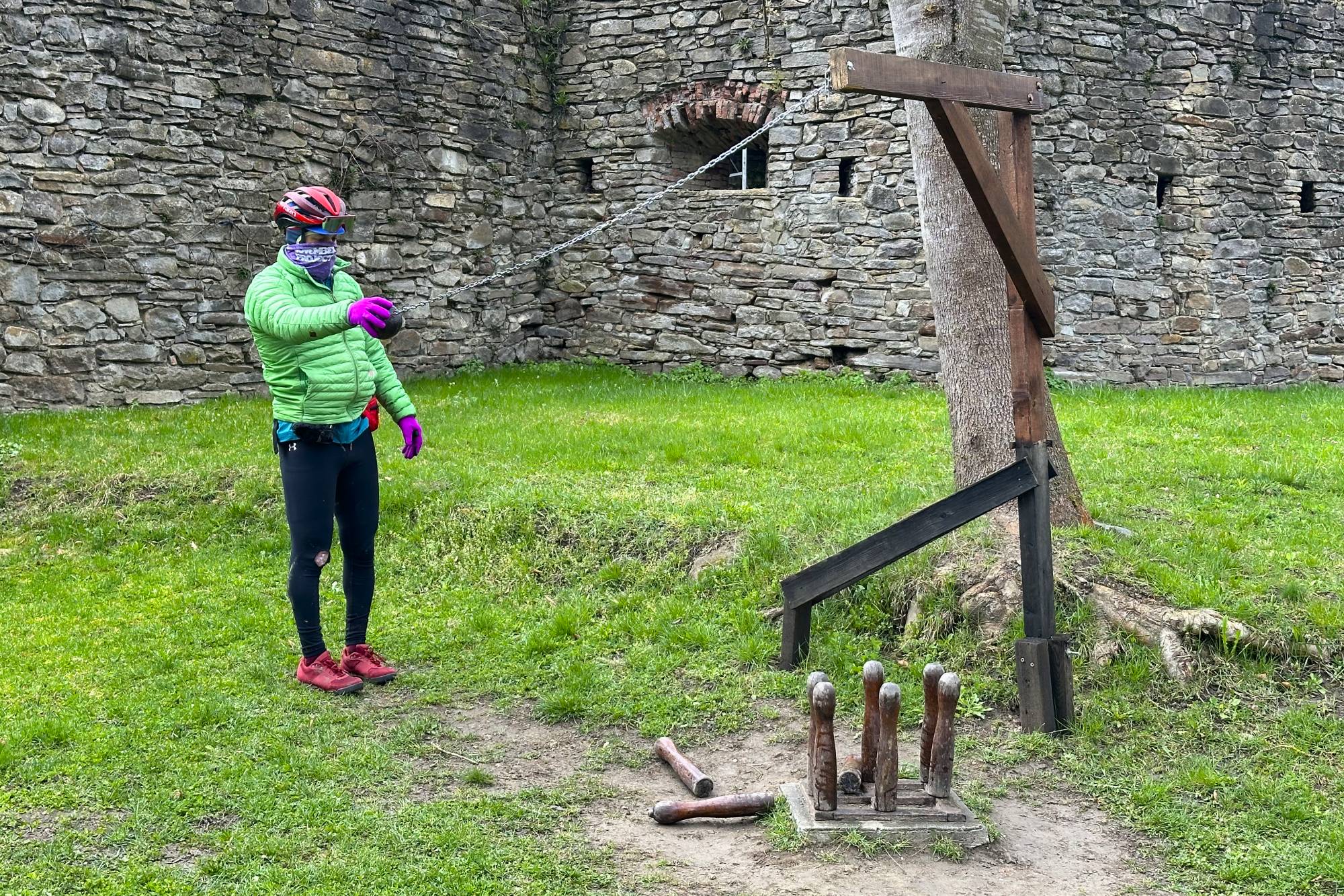Axe throwing or medieval bowling, you can try your hands on several favorite middle age pastimes during our tours.